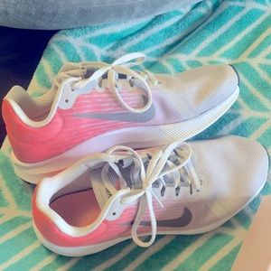 *SOLD* Pretty in Pink NIKE 🤩